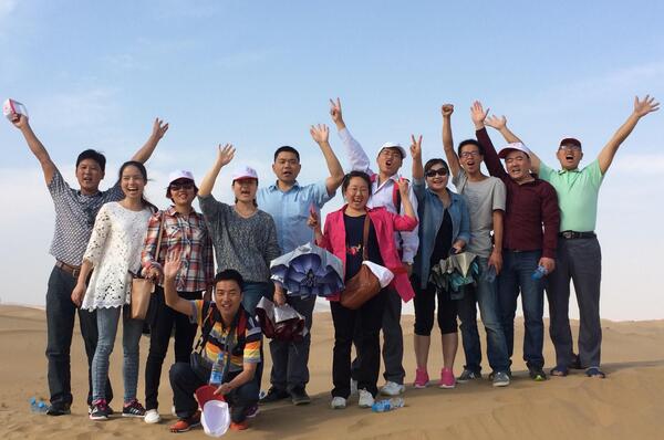 每个人的脸上都充满着幸福与快乐