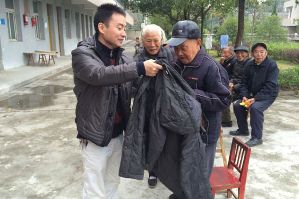 昌利金刚石锯片-捐衣现场 昌利金刚石锯片-捐衣现场