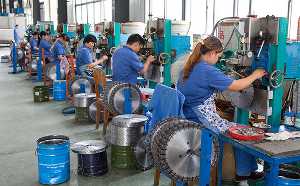 金刚石锯片在石材矿山开采中的应用 金刚石锯片在石材矿山开采中的应用