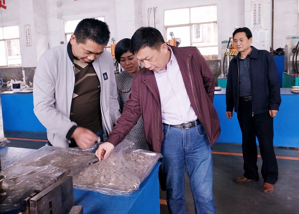 省经信委领导莅临湖北昌利公司调研工作 省经信委领导莅临湖北昌利公司调研工作