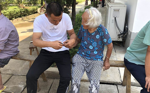 爱满福利院,湖北昌利员工端午节前送温暖 爱满福利院,湖北昌利员工端午节前送温暖