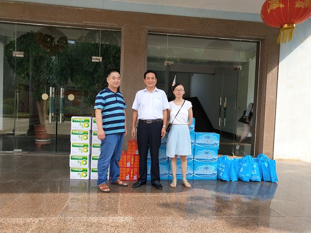 市总工会领导一行到湖北昌利公司送清凉 市总工会领导一行到湖北昌利公司送清凉