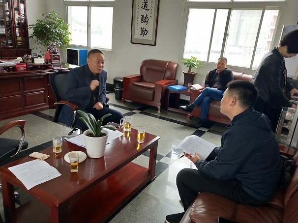 湖北日报记者来湖北昌利公司采访 湖北日报记者来湖北昌利公司采访