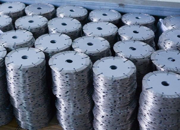 你知道石材专用锯片冷却润滑剂由哪些物质组成的吗?